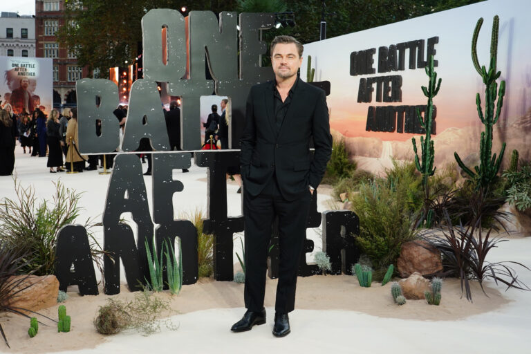 Akkorát megy DiCaprio új filmje a mozikban, hogy már az egyik régi klasszikusát is lenyomta vele