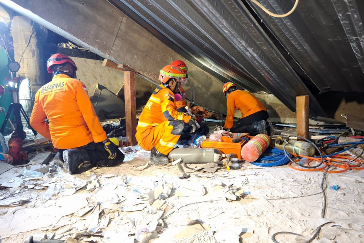 Drámai a helyzet – két nap telt el, de 91 diák még mindig a romok alatt van