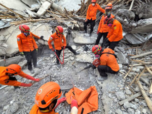 Lesújtó hírek érkeztek az iskolakatasztrófáról – legkevesebb 49-en meghaltak