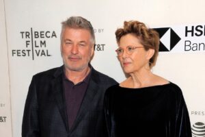 Videón, ahogyan az ismert színész frontálisan fának rohan a méregdrága luxusautójával