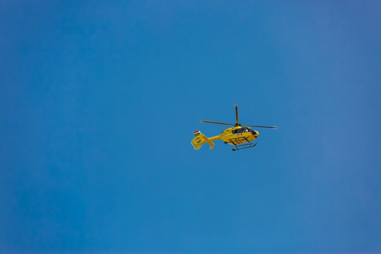 Mentőhelikoptert kértek egy súlyos autóbalesethez