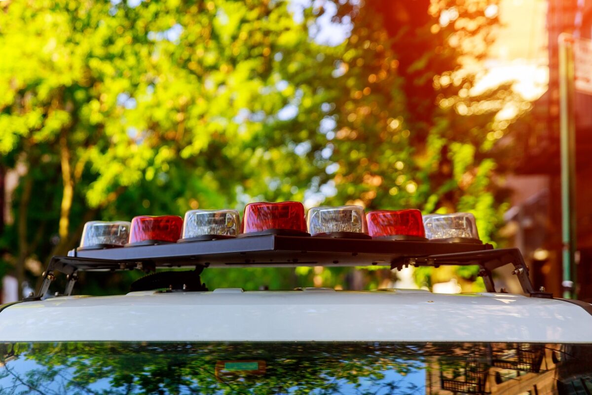 Súlyos fegyveres támadás ért egy rendőrt, azonnal műtőbe tolták az orvosok