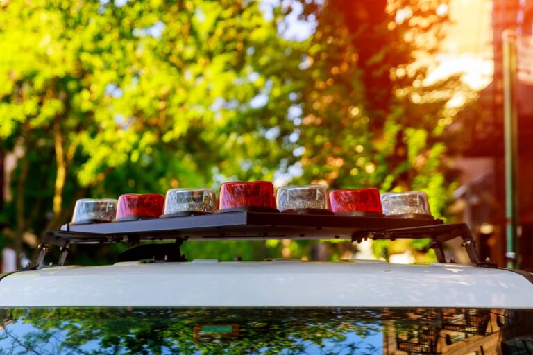 Súlyos fegyveres támadás ért egy rendőrt, azonnal műtőbe tolták az orvosok