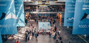 Rendkívüli helyzet állt elő egy újabb európai repülőtéren, azonnal lezárták a légteret