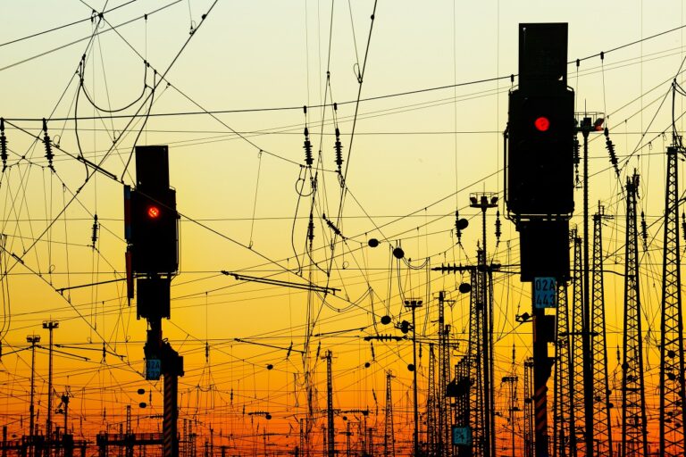 Azonnali közleményt adott ki a MÁV a példátlan péntek esti vasúti incidensről