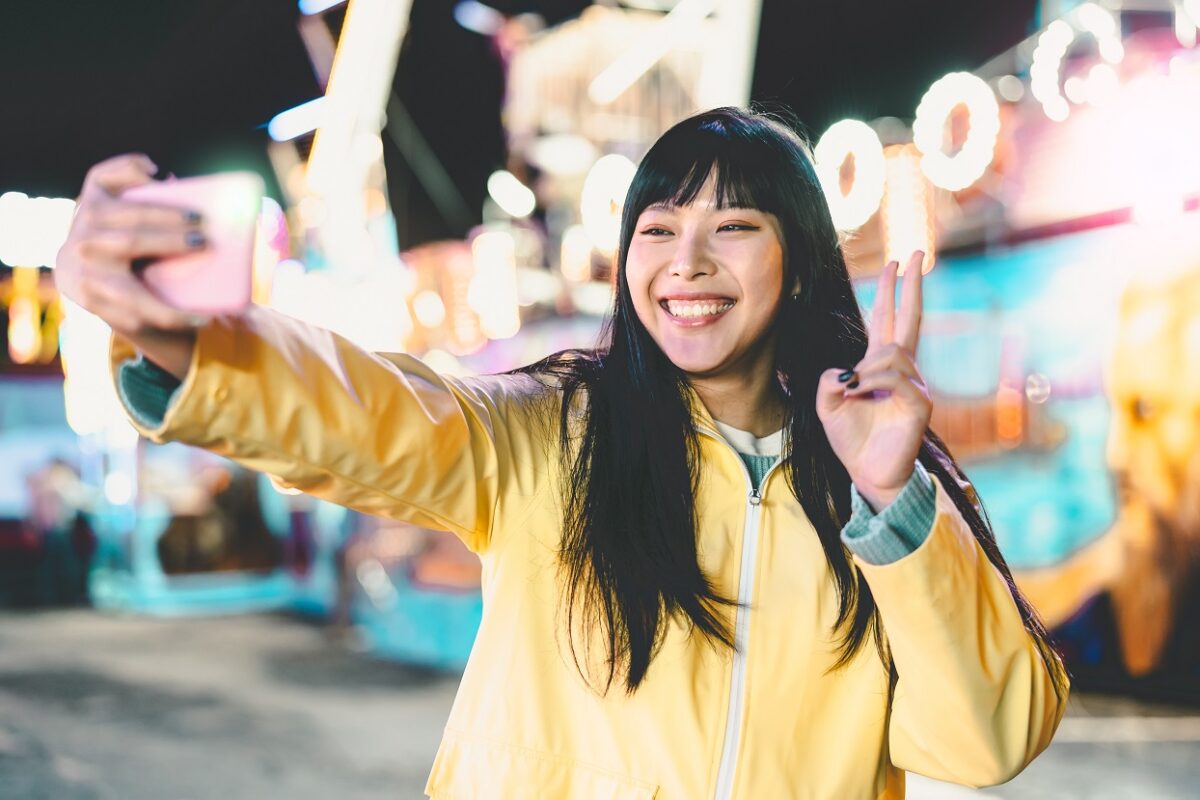 Jöhet az új trend – smink nélküli hatás egyetlen kiegészítővel (videó)