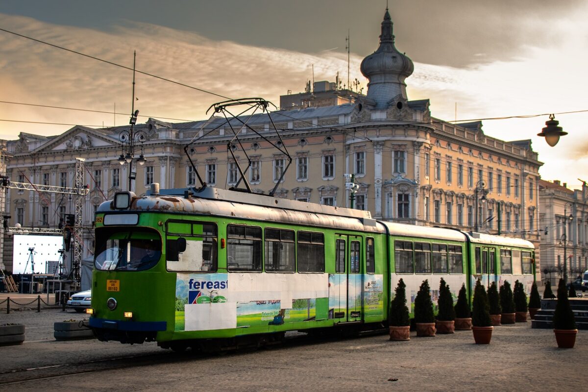Vezető nélkül indult el egy villamos – heten megsérültek, köztük egy gyermek is