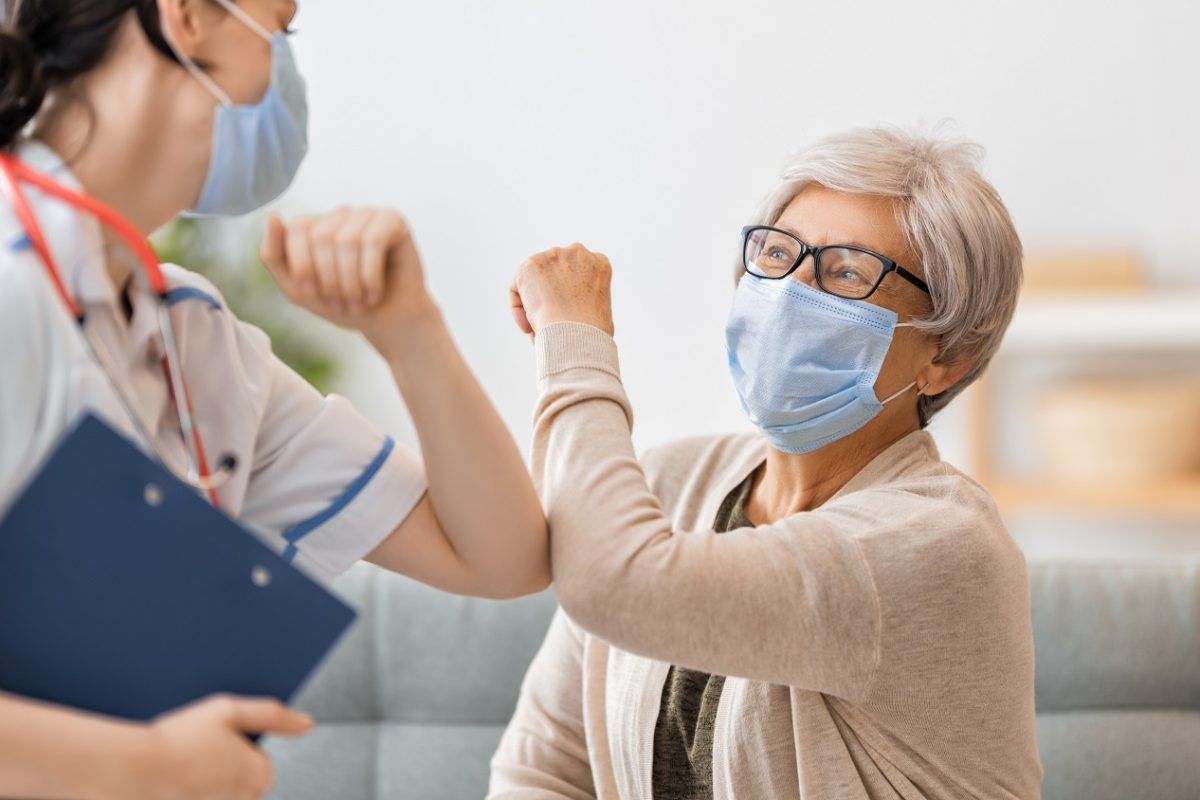 Villámgyorsan terjed a Covid két új variánsa – így ismerhetjük fel őket