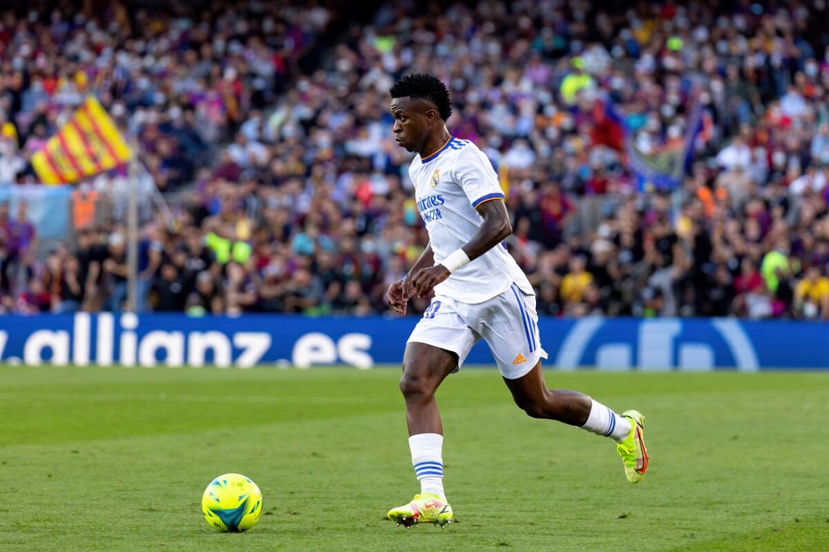 Most már állandó téma Vinícius Júnior Madridban, Xabi Alonso reagált