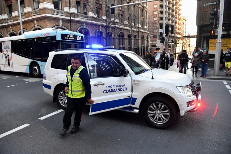 Megdöbbentő támadás Sydney-ben – lakásból adott le körülbelül 100 lövést utcán lévő ártatlanokra egy férfi