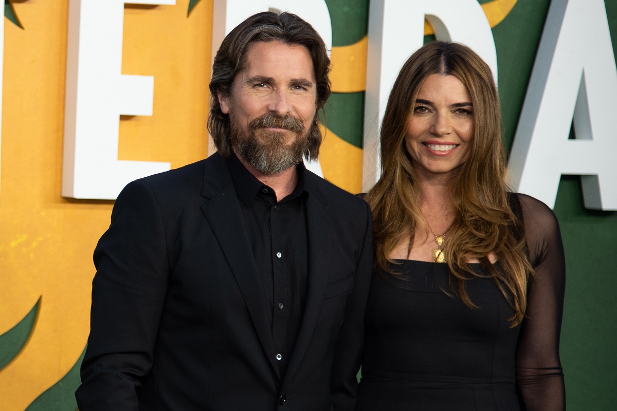 Christian Bale látványos westernfilmje szimplán magával ragadja az embert