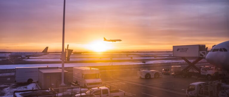 Női holttestet találtak egy parkoló autóban a repülőtéren