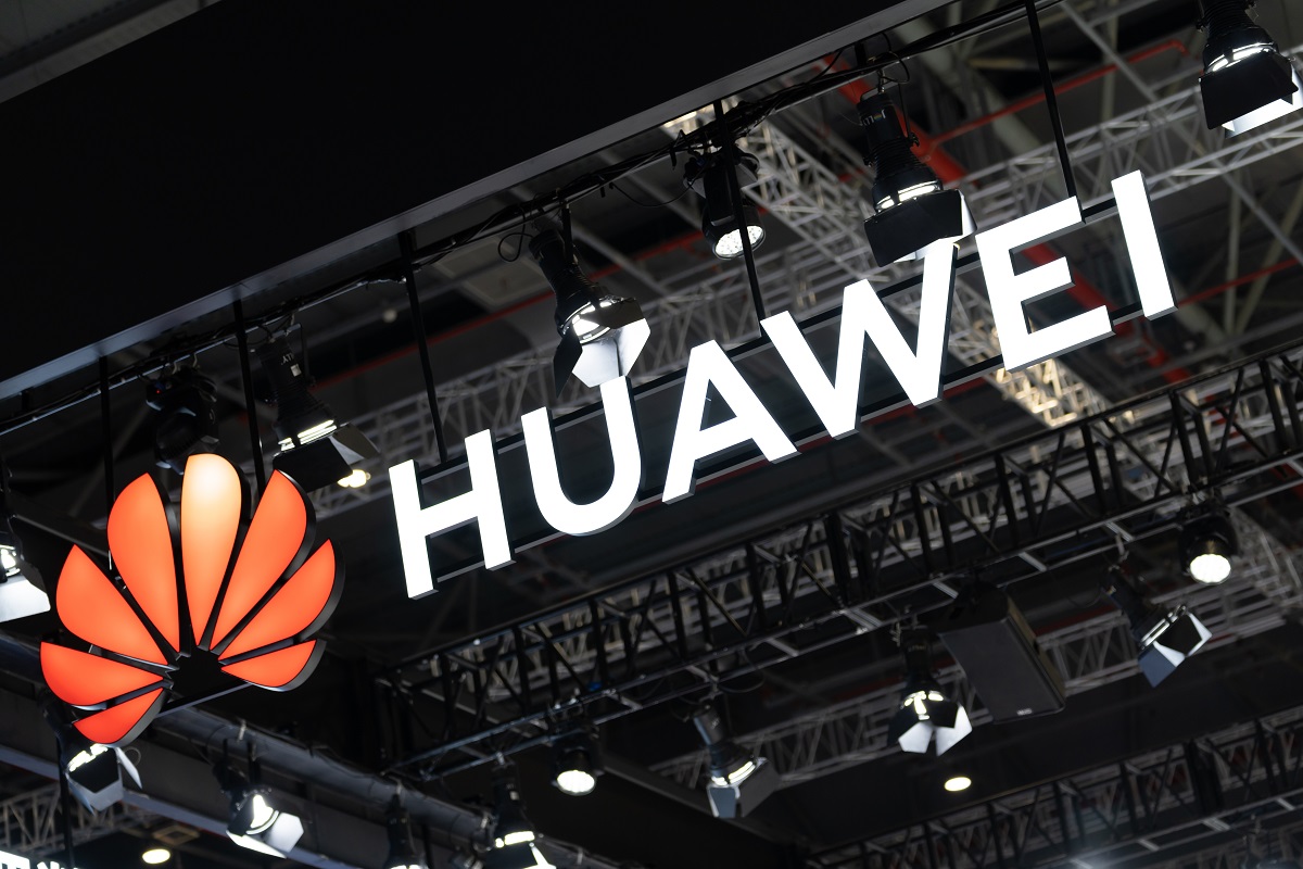 Ez az okosóra 150 méterig vízálló, és 11 napig bírja egy töltéssel