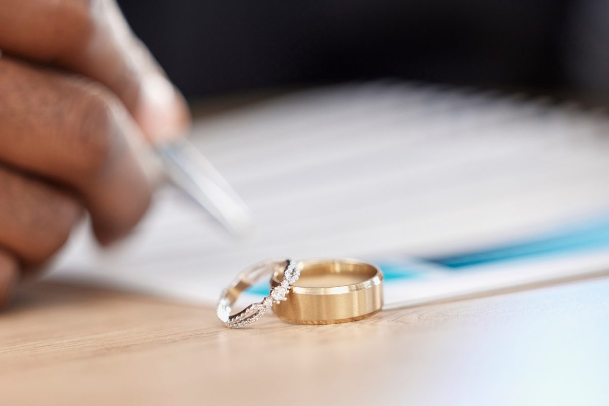 Egy 70 éves nagymama férje egy 46 esztendős férfi, akit a Facebookon ismert meg