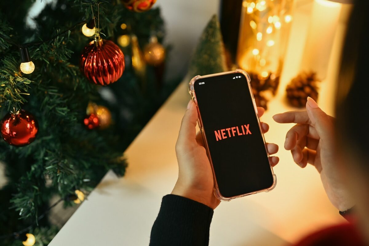 Egy egészen váratlan karácsonyi filmmel érkezik a Netflix az ünnepekre