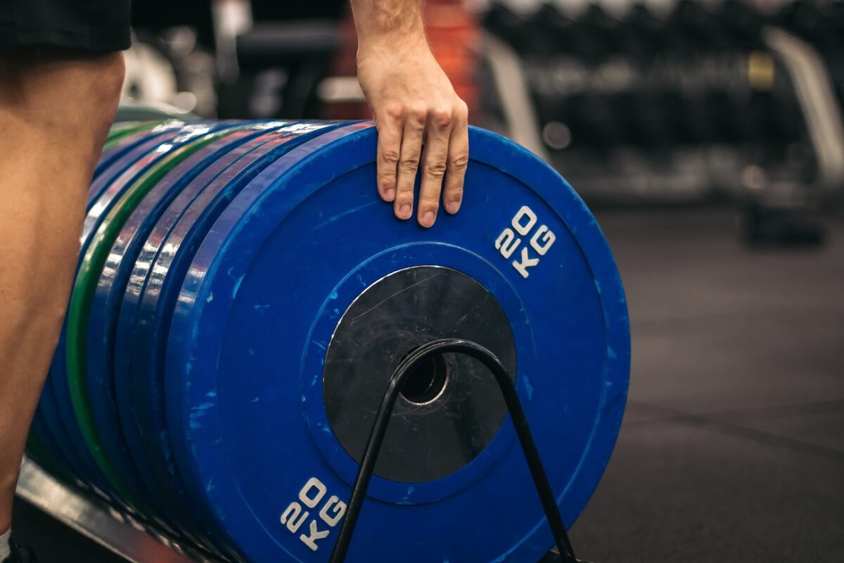 170 kilóval nyom fekve az ismert mérnök