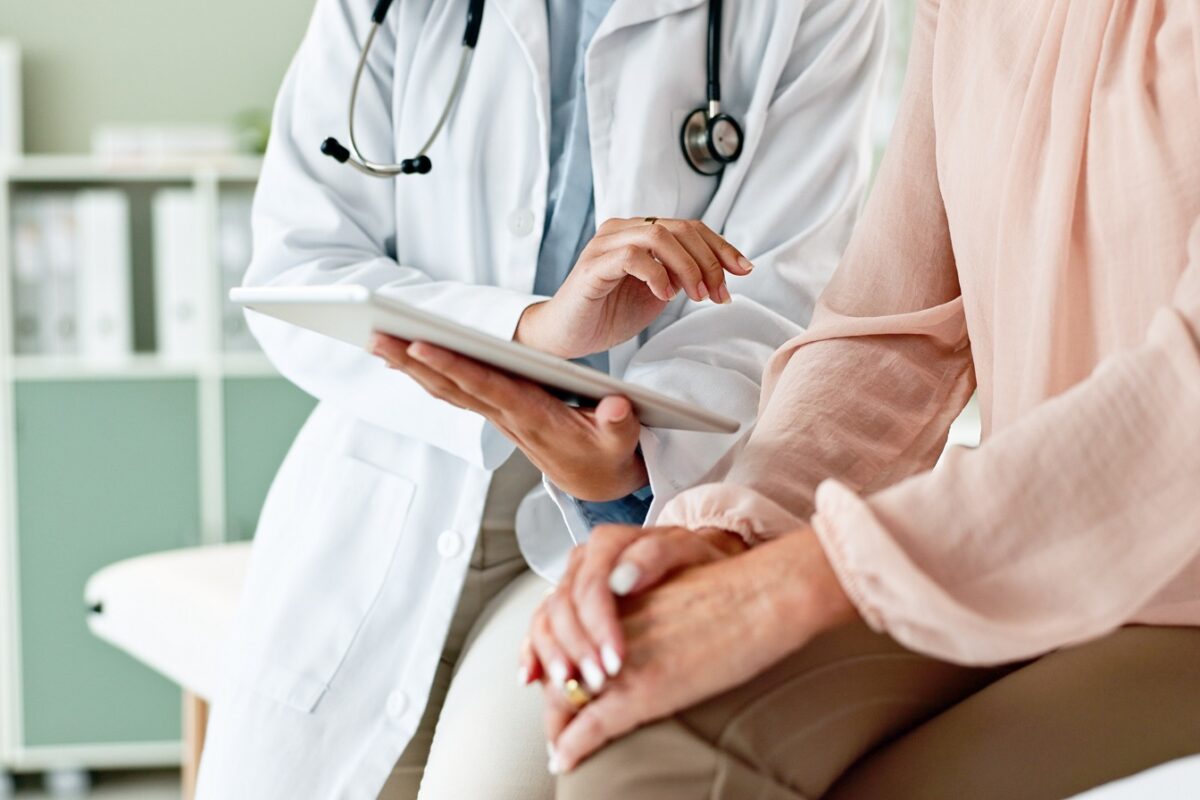 Egy 38 éves szülésznő azt hitte, meghúzta a hátát, majd jött a sokkoló diagnózis