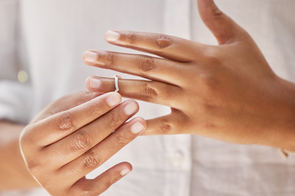 Egy nő 25 éves házasságának vetett véget, miután a férje megette a tortáját