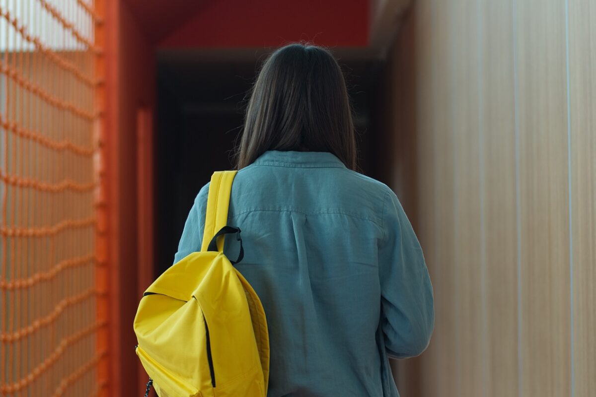 4 napra felfüggesztették az iskolából a 13 éves lányt, mert megszegte a „nevetséges” egyenruha-szabályt