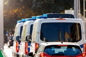 Válságos az állapota a megkéselt ismert polgármesternek, küzdenek az életéért