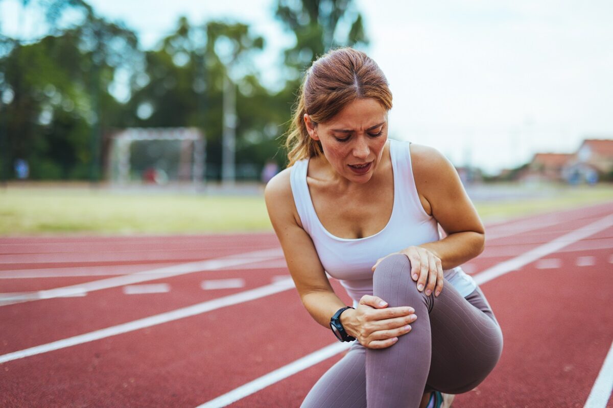 Sugárkezelés műtét és gyógyszer nélkül – új remény a térdízületi kopásban szenvedőknek