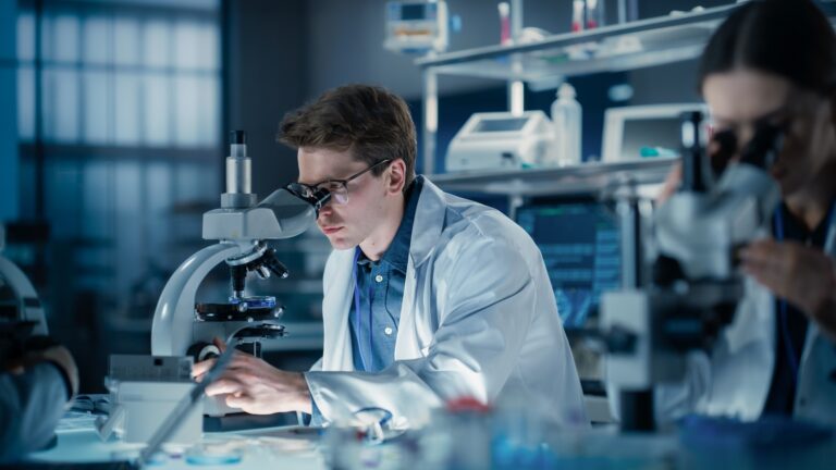 Nanotechnológiai áttörés – egereknél sikerült visszafordítani az Alzheimer-kórt