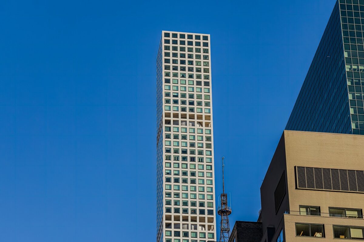 Egyre súlyosabb a helyzet – repedések jelentek meg Manhattan egyik legnagyobb felhőkarcolóján