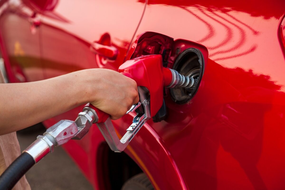 Tovább csökkennek az üzemanyagárak Magyarországon