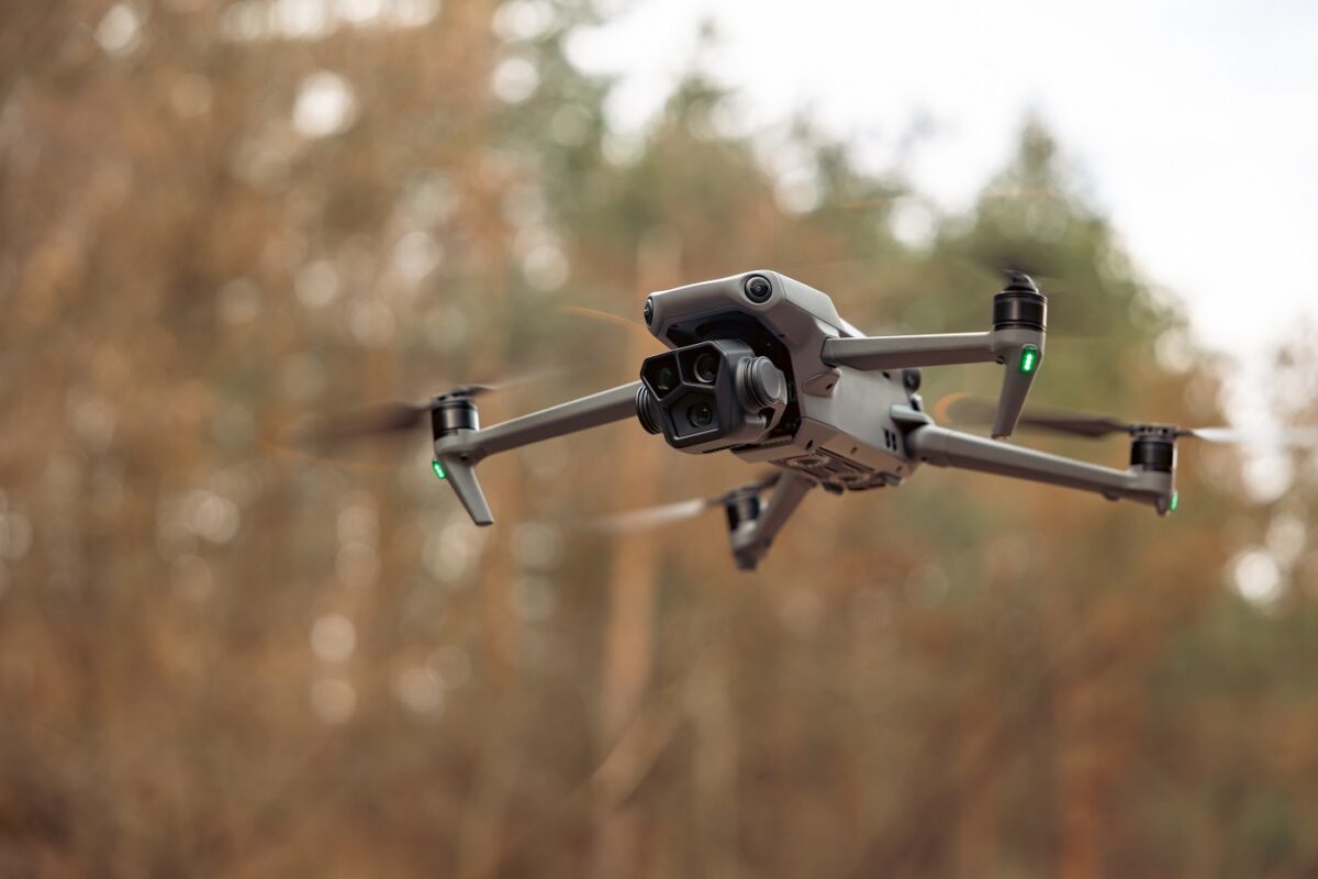 Drónok jelentek meg egy nagy katonai bázis felett , ami után súlyos bejelentés érkezett