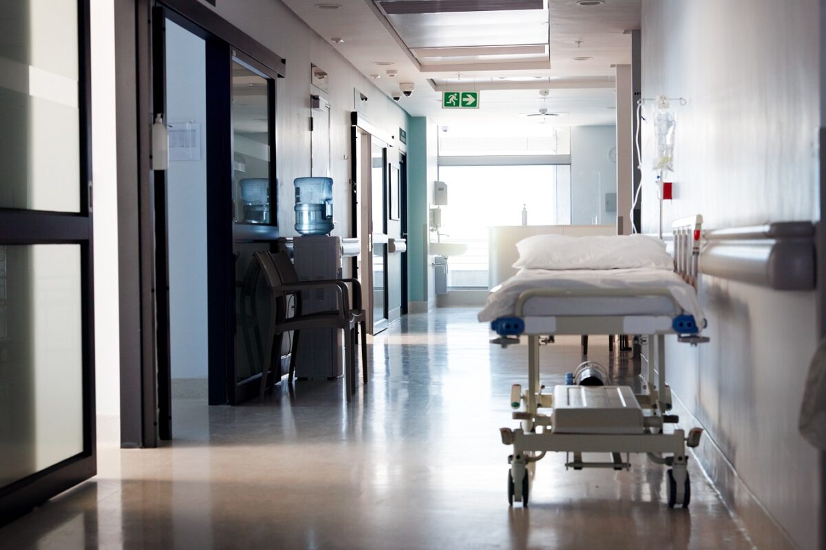 140 nap után hazatérhetett egy kisbaba a kórházból