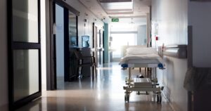 140 nap után hazatérhetett egy kisbaba a kórházból