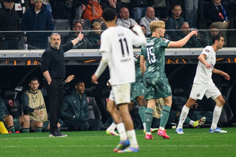 Megint kirúgtak egy sztáredzőt az angol bajnokságban