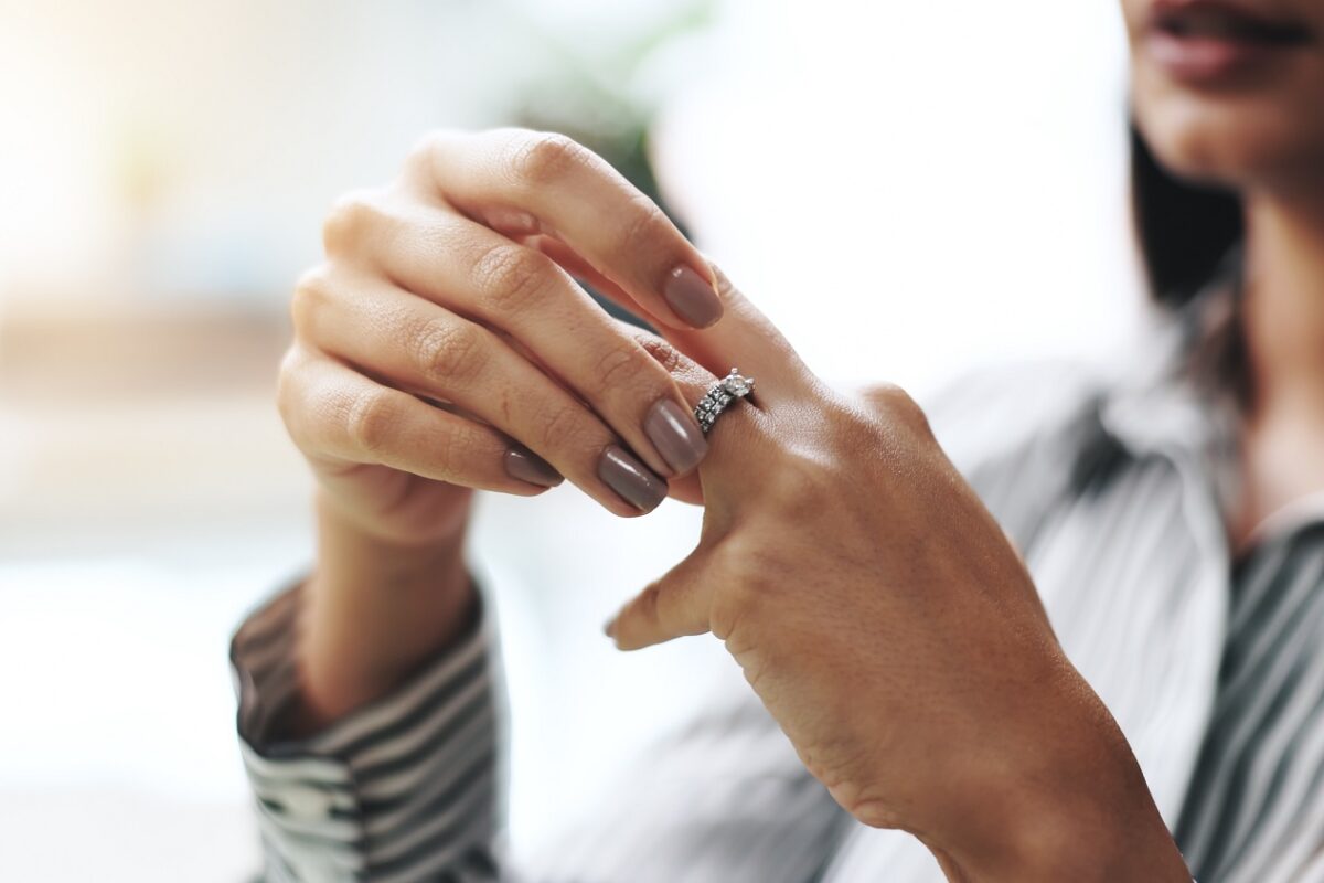 Nyolc éve él boldogtalan házasságban egy nő, most az örökség adhat számára kiutat