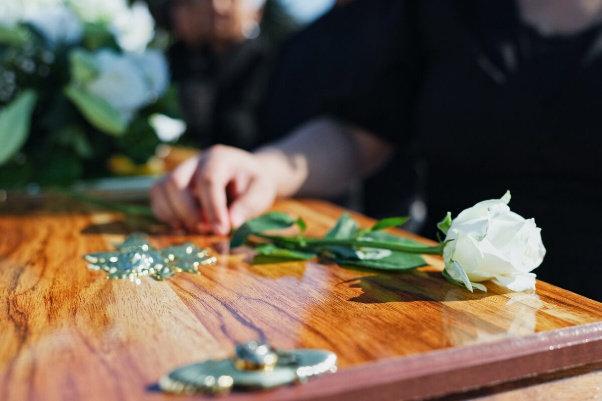 Ipari tisztítószert szolgáltak fel egy háromgyermekes tanárnőnek az étteremben, nem élte túl