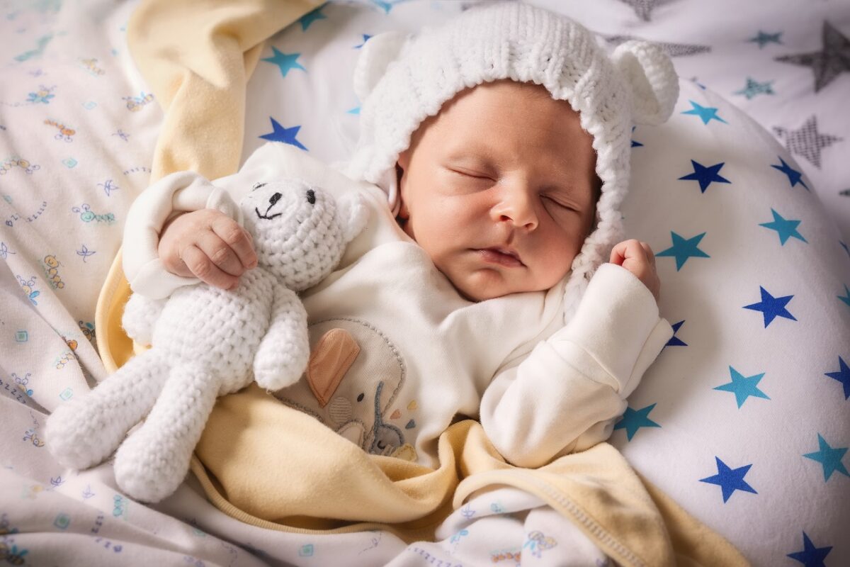 Szakértők szerint életveszélyes fertőzéseket okozhat ez a gesztus az újszülöttek felé