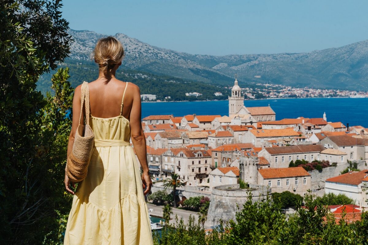 Bejelentették, ennyi lesz jövőre a minimálbér a magyarok kedvenc nyaralóhelyén