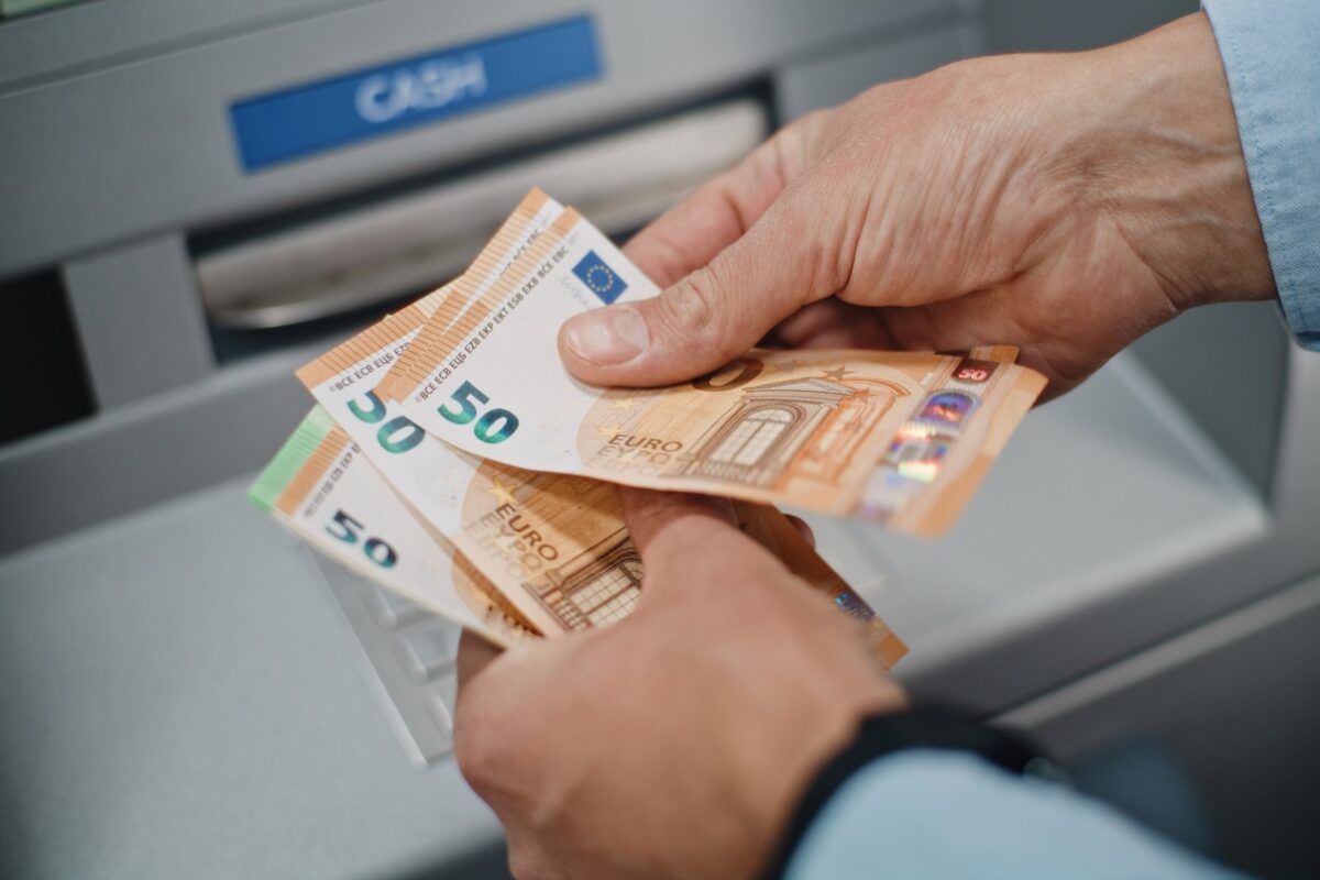 388 forint fölé ugrott az euró csütörtök reggel