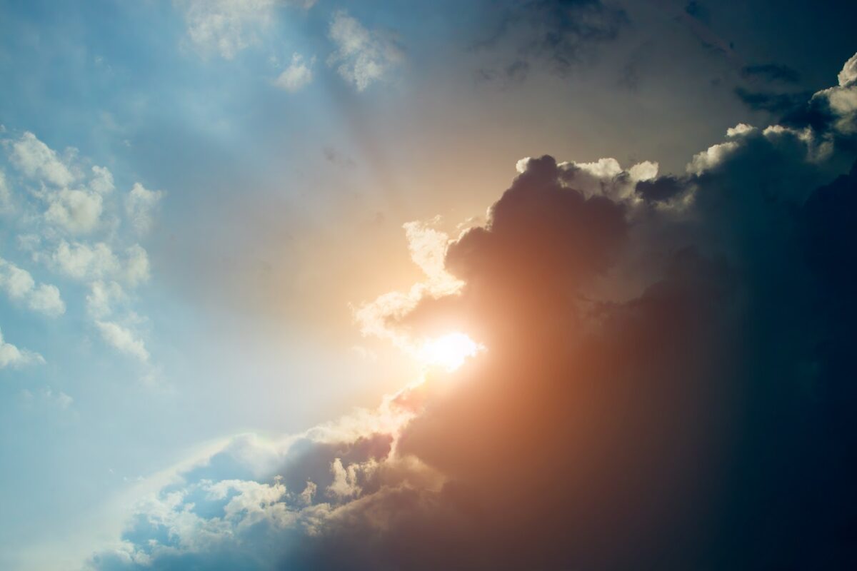 Fordulat jöhet a hosszú hétvégén – viharos szél és áztató eső közeleg