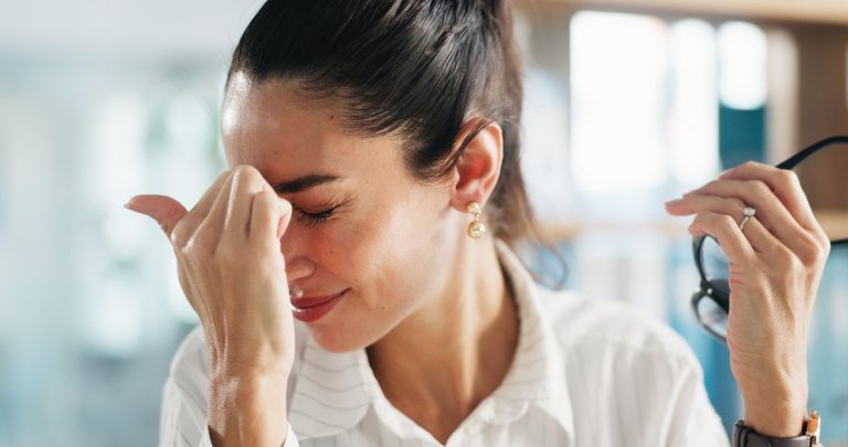 Migrén – ezek a figyelmeztető jelek már orvosi vizsgálatot igényelnek