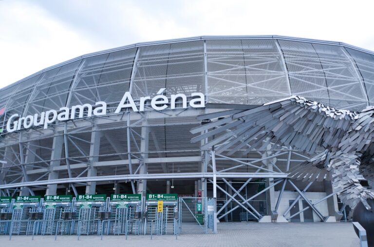 Nyilvánosan kért bocsánatot a Fradi kapusa, Gróf Dávid a labdaszedő fellökéséért