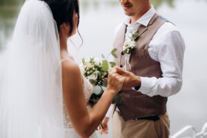 Az apa közölte, a választott dátum miatt nem hajlandó elmenni lánya esküvőjére