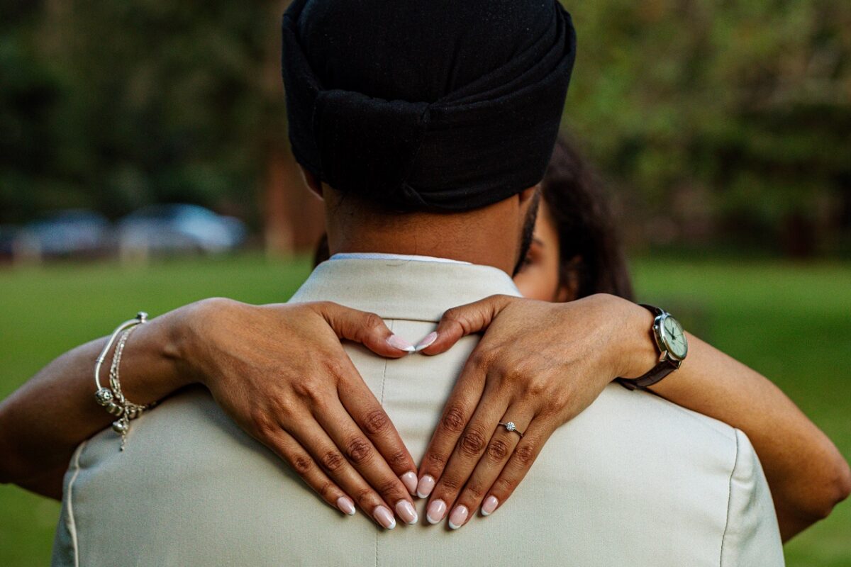 Családi dráma az esküvő előtt – a menyasszony megtiltotta a nővérének, hogy elhozza a párját