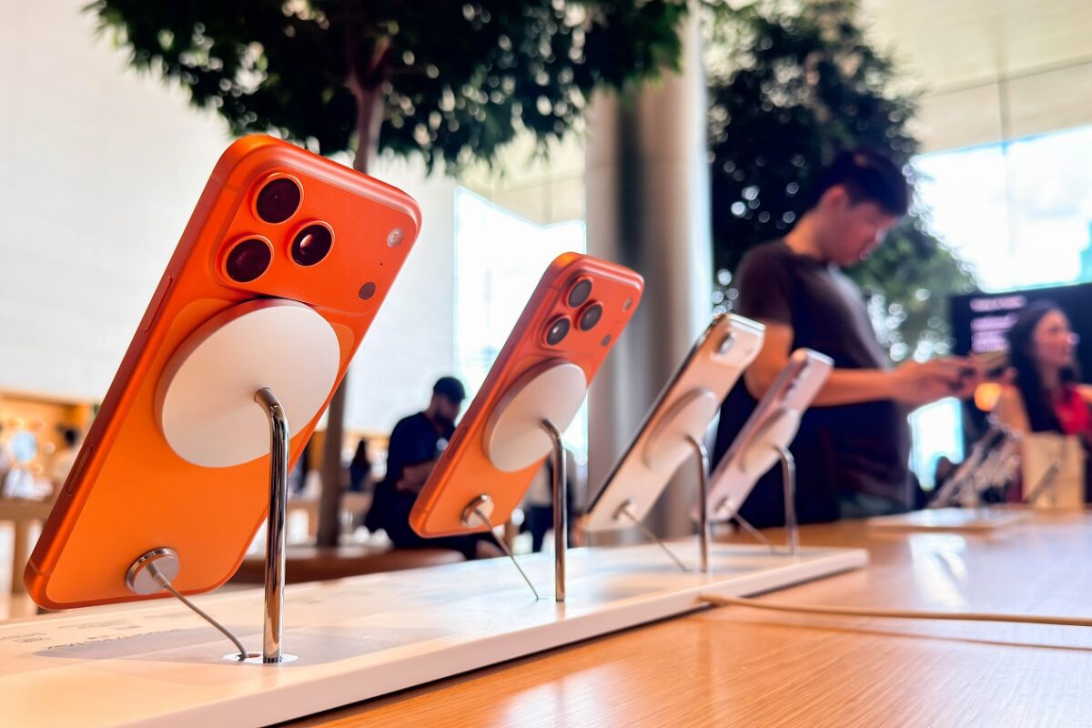 Szilikon gyűrűvel védekeznek az iPhone 17 botránya ellen