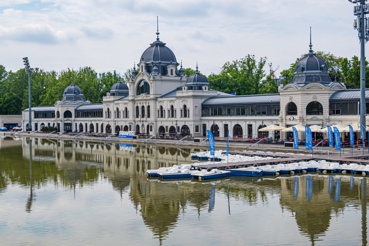 Életveszélyes anyag került elő a Városligeti Műjégpályán, azonnal lépett a kormányhivatal