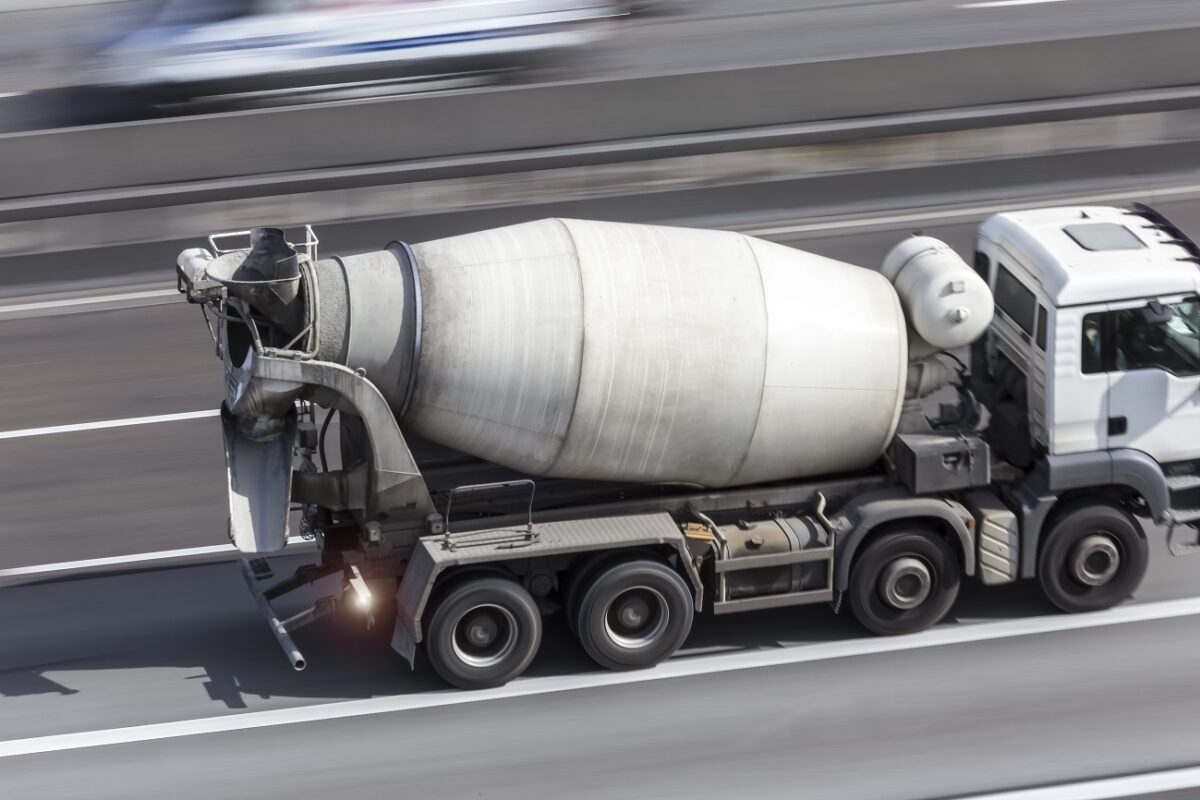 Betonkeverővel szenvedtek súlyos balesetet Budapesten