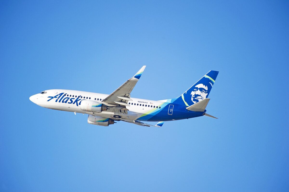 Légiutas-kísérőkre támadt egy megvadult 61 éves női utas, amiből kényszerleszállás lett