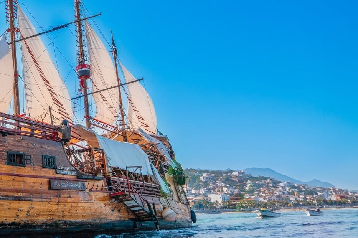 Döbbenetes felvétel, ahogyan elsüllyed a legendás vitorlás kalózhajó Mexikóban