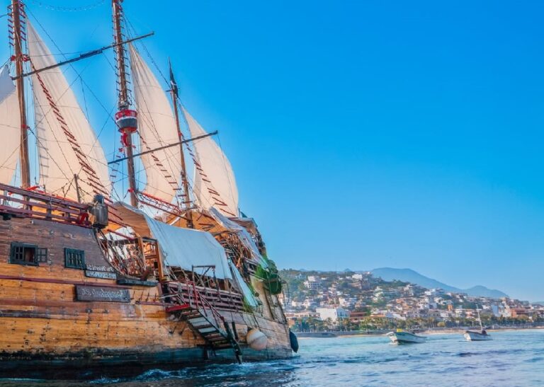 Döbbenetes felvétel, ahogyan elsüllyed a legendás vitorlás kalózhajó Mexikóban