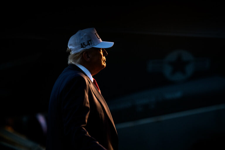 Rendkívüli bejelentést tett az USA kormánya – az elnök kiadta a halálos tűzparancsot