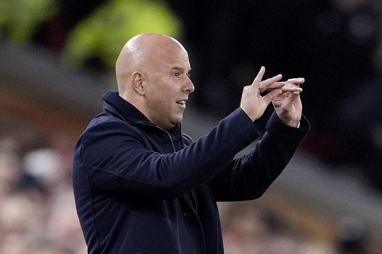 A Manchester United legendája szerint Slot ibizai bulija hozzájárult a Liverpool mélyrepüléséhez